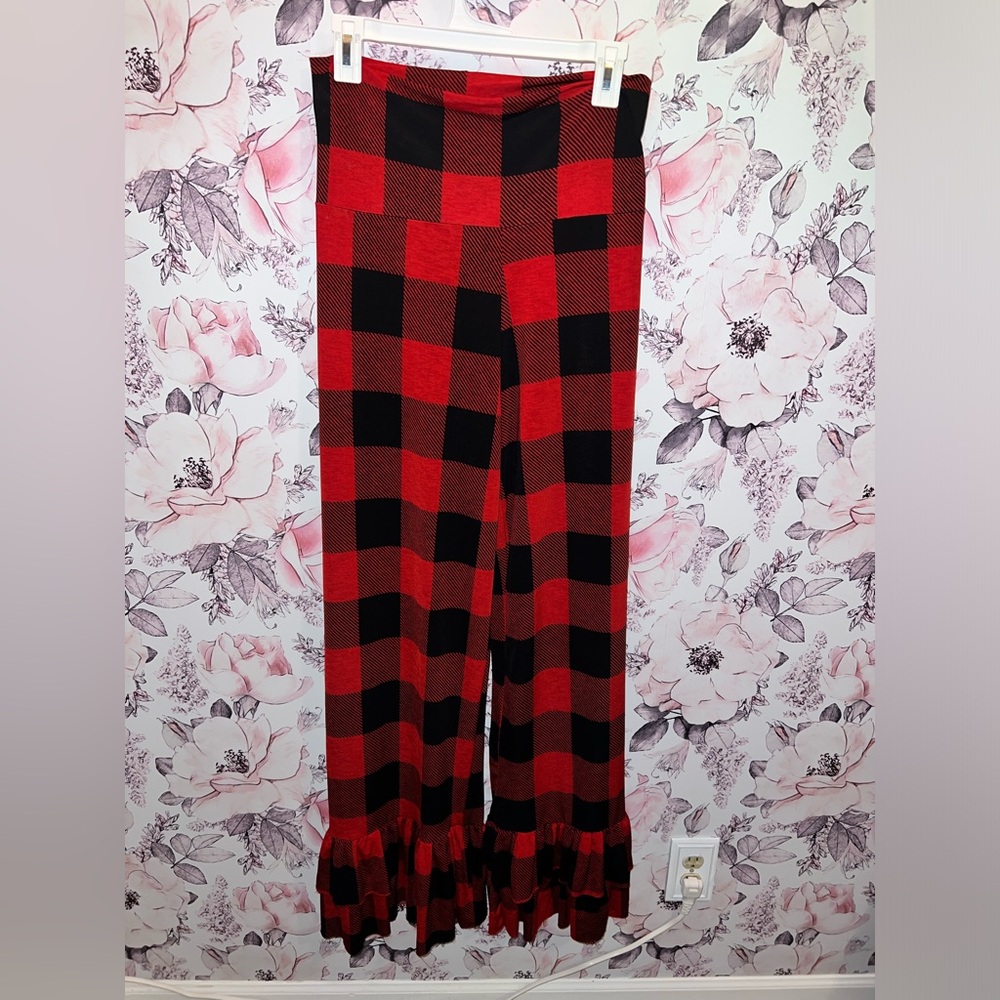 Super cute Buffalo Plaid Stretchy Pants Size M can for a L